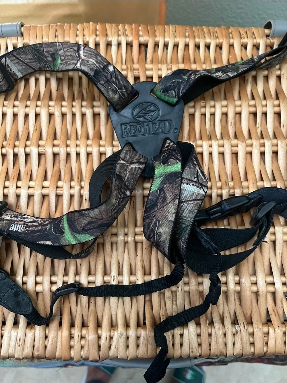 RedHead Camouflage Binocular Harness - Green/Brown Camo